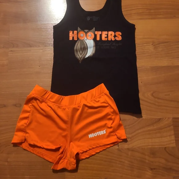 Hooter's uniform top small and shorts xs St Louis , Missouri - Picture 4 of 11